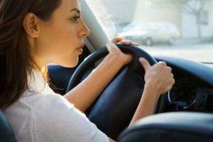 ¿Problemas al conducir? Tips para mujeres que manejan