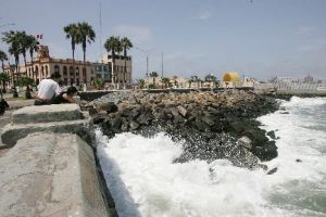 Lima y Callao registrarán oleajes anómalos hasta el jueves, advierte Indeci