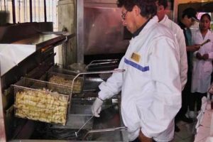 Aumentan a 110 los intoxicados en pollería de Chosica