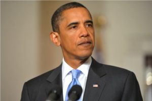 Conmovedora reacción de Barack Obama al olvidar saludar a un oficial-VIDEO