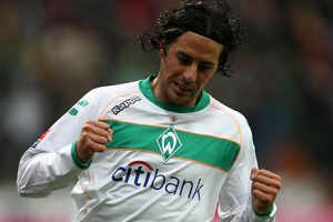 Claudio Pizarro confirma su salida del Werder Bremen