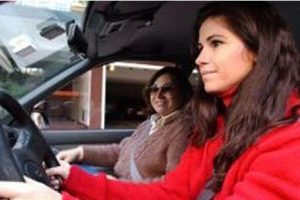 Mujeres son más seguras al manejar, según estudio