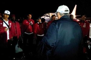 Selección peruana llegó a Lima tras derrota ante Uruguay
