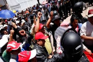 Sutep anuncia que radicalizará huelga en catorce regiones