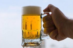 Consumir cerveza haría más inteligentes a los hombres