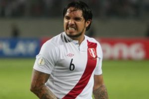 El ‘Loco’ Vargas incómodo por leve lesión