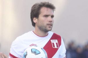 Renzo Revoredo no jugará ante Bolivia y Paraguay