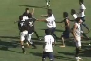 VIDEO: Pelea en partido juvenil paraguayo deja 36 jugadores expulsados