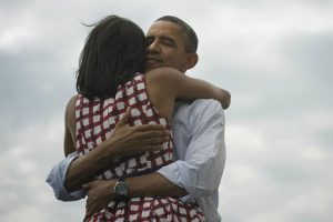 Fotografia de Barack y Michelle Obama rompe récords en redes sociales