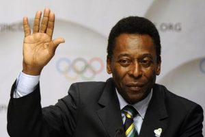 Pelé fue hospitalizado en Sao Paulo