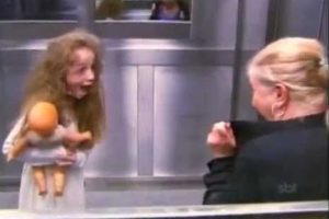 VIDEO: Broma de fantasma en ascensor es un rotundo éxito en Youtube