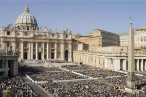 Elección de nuevo Papa: Segunda fumata negra marca reinicio de la votación