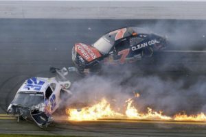 Terrible accidente en el NASCAR deja más de 30 heridos – VIDEO