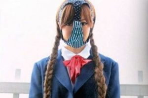 Usar calzones en la cara es lo último en la moda japonesa – VIDEO