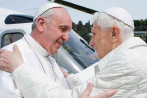 Benedicto XVI cumplió 86 años y fue felicitado por papa Francisco I
