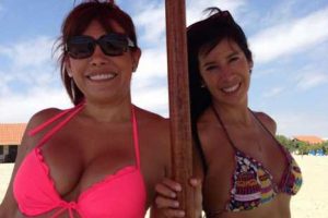 Magaly Medina se luce en bikini durante vacaciones en Punta Sal