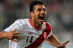 Gol de Claudio Pizarro hizo gritar a todo Perú