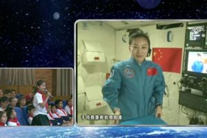 Astronauta china dicta clase desde el espacio