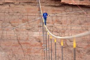Equilibristas estadounidense logró cruzar cañón del río Colorado – FOTOS
