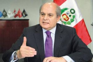 Difunden ‘chuponeo’ telefónico a ministro de Defensa Pedro Cateriano