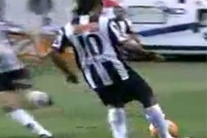 Mira el ‘pase mágico’ de Ronaldinho en el Brasileirao – VIDEO