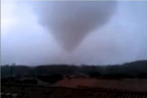 Sorprendentes imágenes del tornado que dejó dos muertos en Brasil – VIDEO