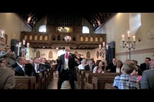 Hombre deció ingresar a su boda haciendo ‘fútbol freestyle’ – VIDEO