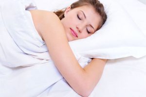 Cuatro posiciones que debes evitar a la hora de dormir
