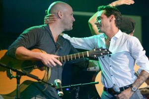 Marc Anthony soprende a Gian Marco en concierto – VIDEO
