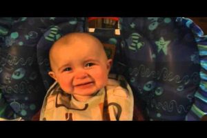 Tierno: Bebé se emociona al escuchar a su mamá cantar – VIDEO