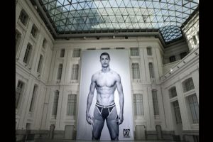 Aparece gigantografía de Cristiano Ronaldo en ropa interior – FOTOS