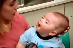 Emotiva reacción de pequeño que escuchó a su mamá por primera vez