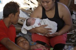 Bea, la bebé que le renueva las esperanzas a Filipinas – VIDEO