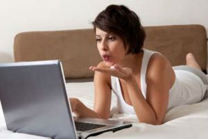 Cinco problemas de tener una relación por internet