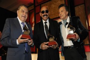 Oscar D’León fue homenajeado en los Premios Excelencia de los Grammys