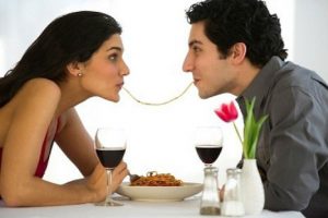Estudio revela que las parejas felices engordan
