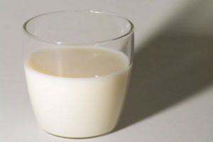 Estos son los 4 alimentos que contiene más calcio que la leche