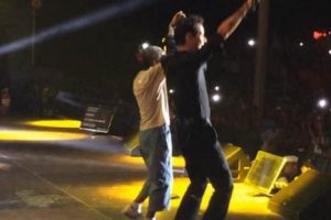 Una anciana se robó el show de Marc Anthony bailando ‘Vivir mi vida’ -VIDEO