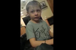 Niño sufre ‘por tener dos novias’ -VIDEO