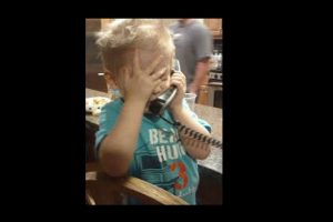 Divertido: Niño llama a emergencias para pedir ayuda con su tarea