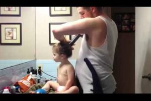 Papá inventa novedoso método para peinar a su hija – VIDEO