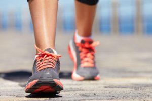 Salud: ¿Sabías que podrías combatir la diabetes y obesidad con solo caminar?