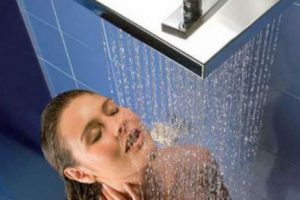 Conoce cómo podría perjudicar a tu salud tomar duchas calientes
