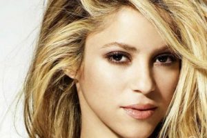 Shakira comparte tierna foto de su niñez y alborota las redes sociales