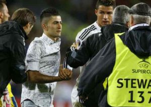 Hincha logró abrazar a Cristiano Ronaldo durante partido por Supercopa de Europa (VIDEO)