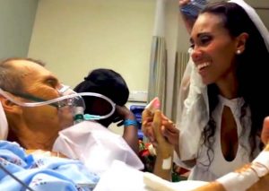 Un padre con cáncer terminal bailó con su hija recién casada desde su cama en el hospital (VIDEO)