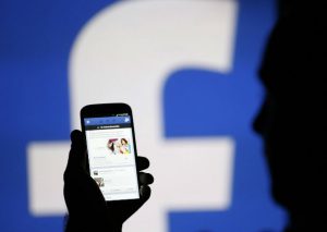 Especialistas revelan por qué la gente comparte sus problemas en Facebook