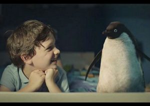 Mira la emotiva publicidad de un niño y su pingüino mascota (VIDEO)