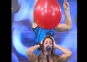 Melissa Loza sufre bochornoso momento durante programa en vivo (VIDEO)