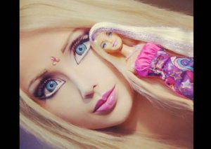 Conoce el verdadero rostro de ‘la Barbie humana’ (FOTOS)